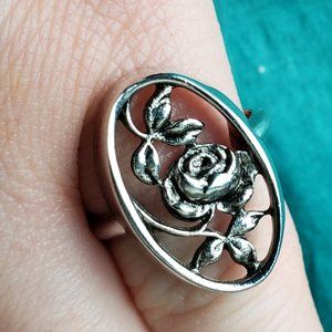 2/35$ 1970s Avon silver tone ring hollow rose and leaves sz7